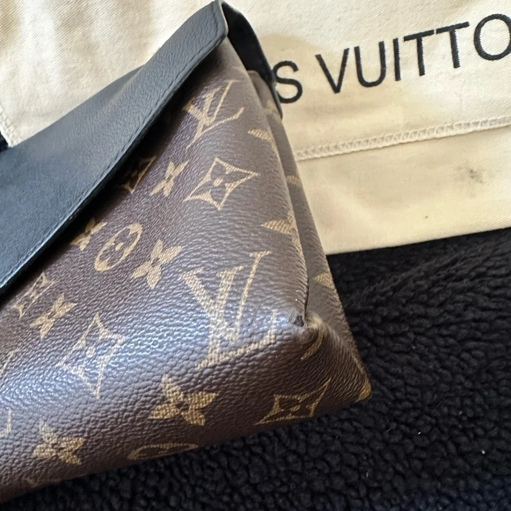 Louis Vuitton Pallas Chain - Picture 11 of 15